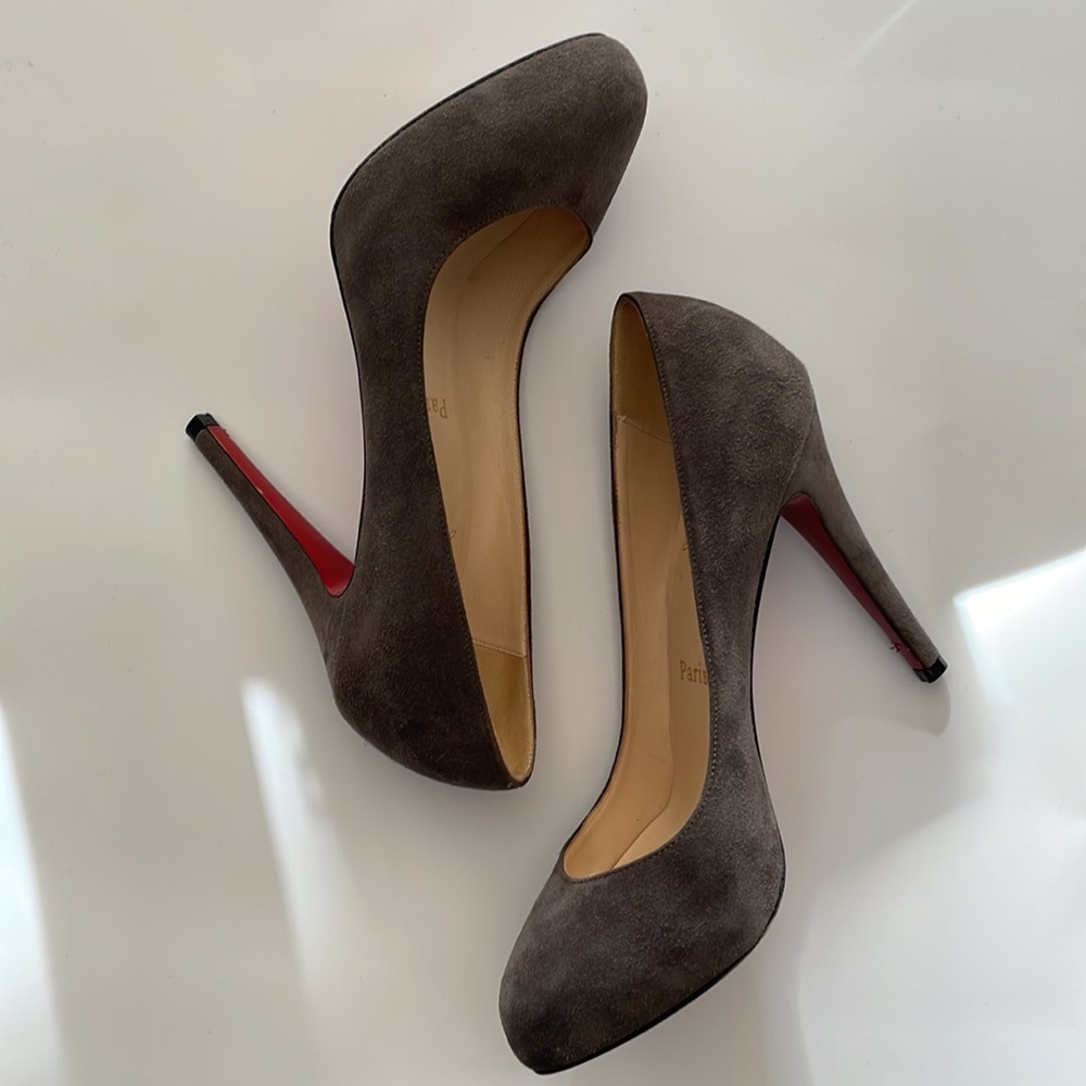 🔥 MOVE-OUT SALE Louboutin Grey Suede Pumps 36IT / 6US